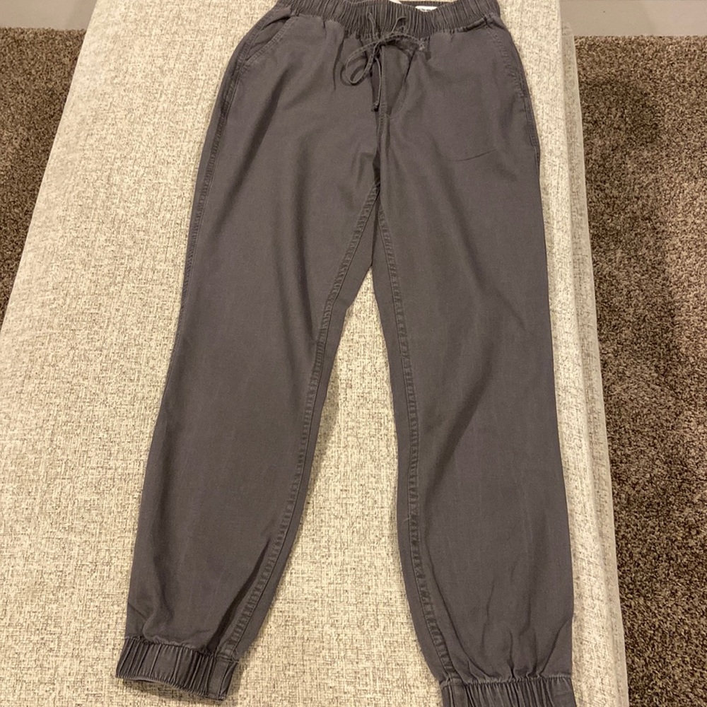 Like New- Hollister- ultra- high rise XS  gray pants